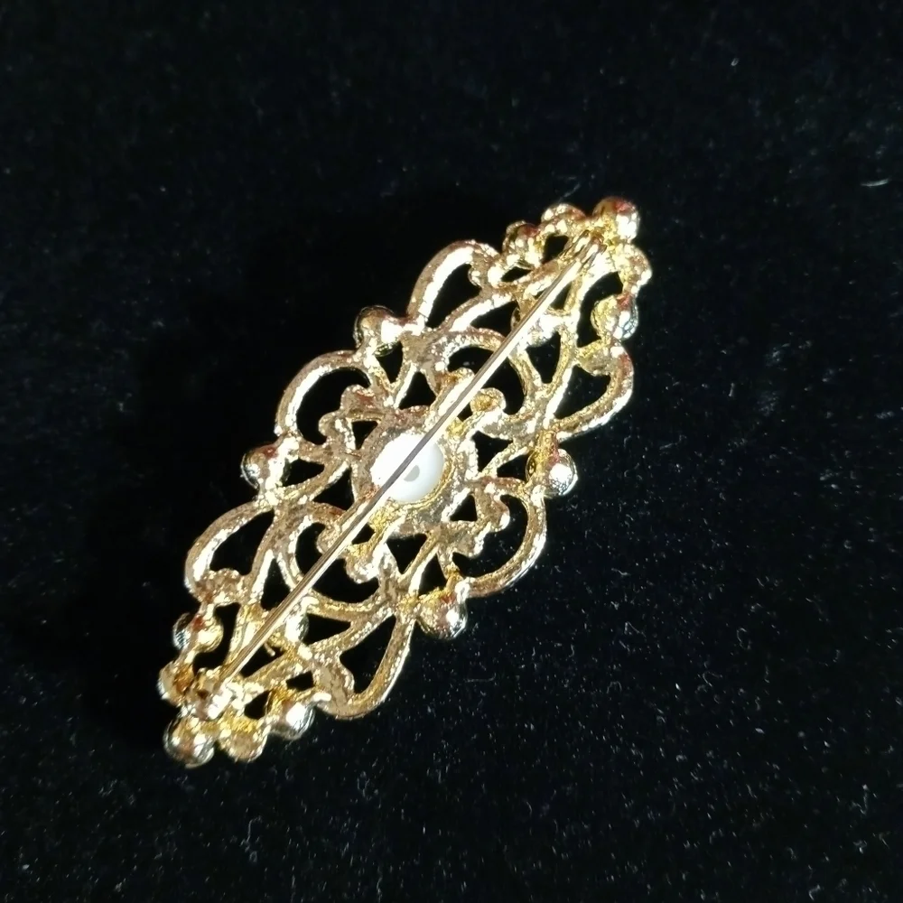 Brooch with white beads